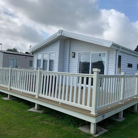 8 Birth Lodge On Cayton Bay Holiday Park Scarborough Exterior photo